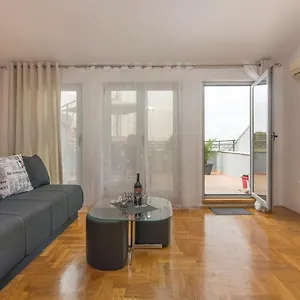 https://city-centre-sea-view-apartment.in-istria.net
